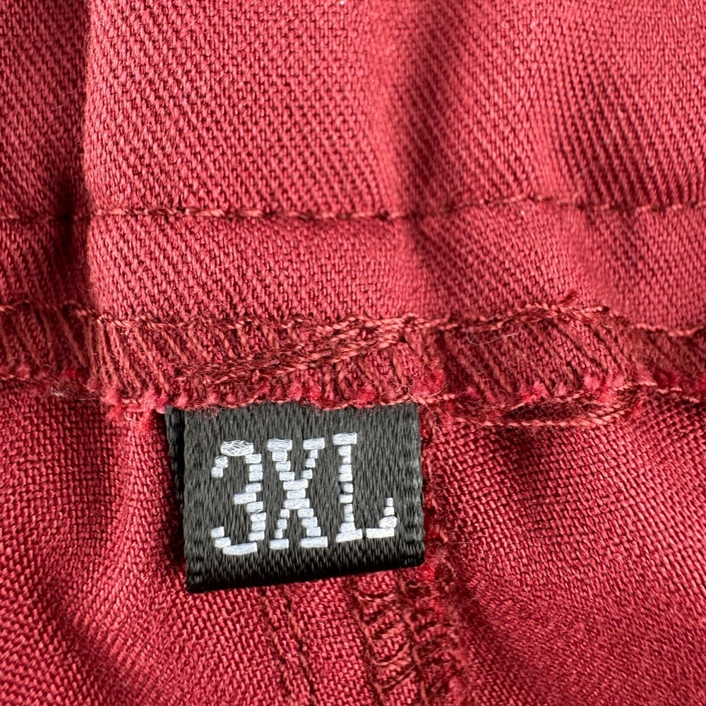 Men's Cargo Shorts in Burgundy - Picture 5 of 5